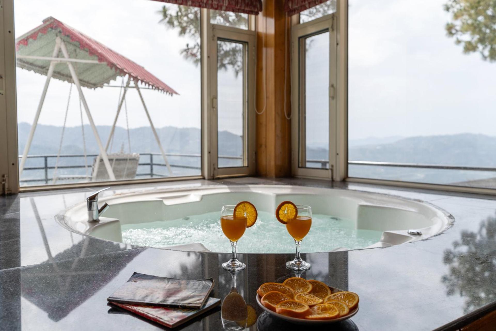 Villa Woodside Meadows By Veo - Part Of Stayvista Kasauli Exterior foto